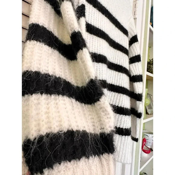 Isabel by Ingrid Women's Oversized Striped Fuzzy Knit Sweater - Size XS - Picture 3 of 5